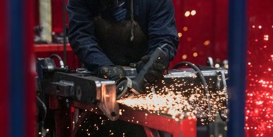 Steel grinding and finishing in the BM workshop